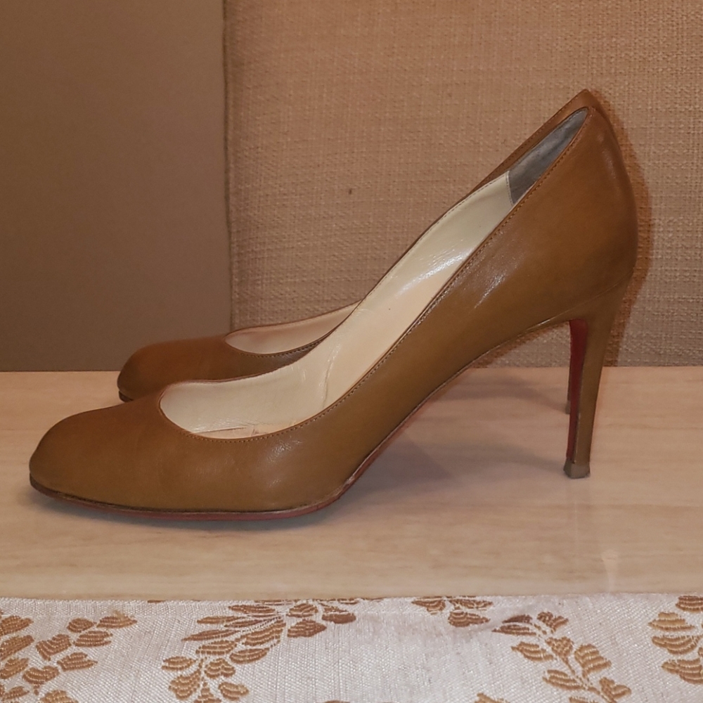 Christian Louboutin simple pump 41